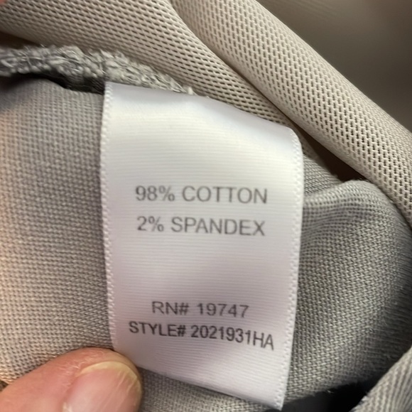 Women’s sz 14 Counterparts light gray capris. Front/back pockets 2% spandex - Picture 6 of 8